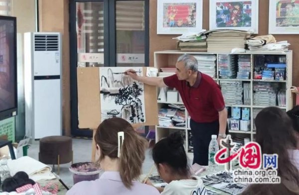 炒股配资找配资 徐州睢宁：以笔为舟，中俄学子共绘美丽山河